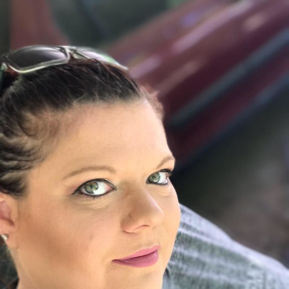 Meet your Posher, Karen - Picture 1 of 1